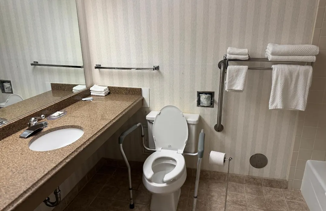 Quality Inn & Suites Escanaba North-1